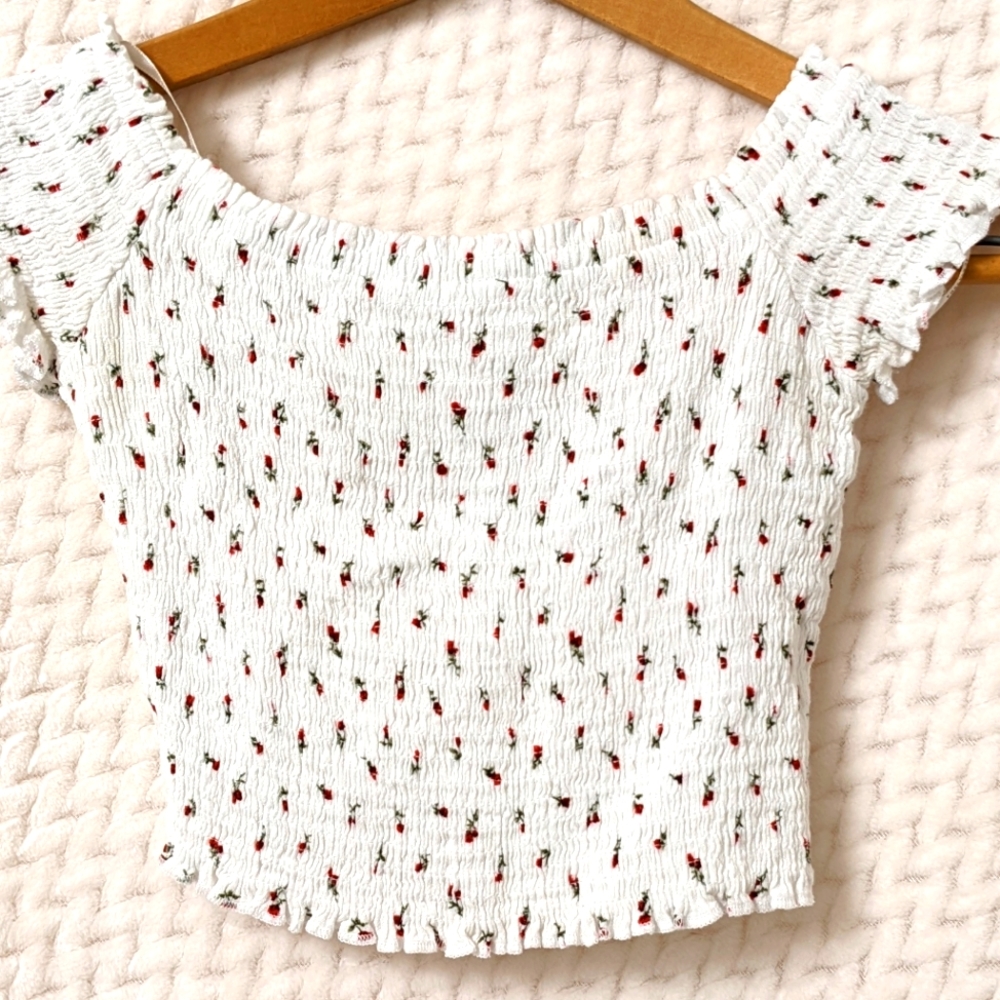 FOREVER 21 White Floral Print  Stretchy Crop Top Size Small